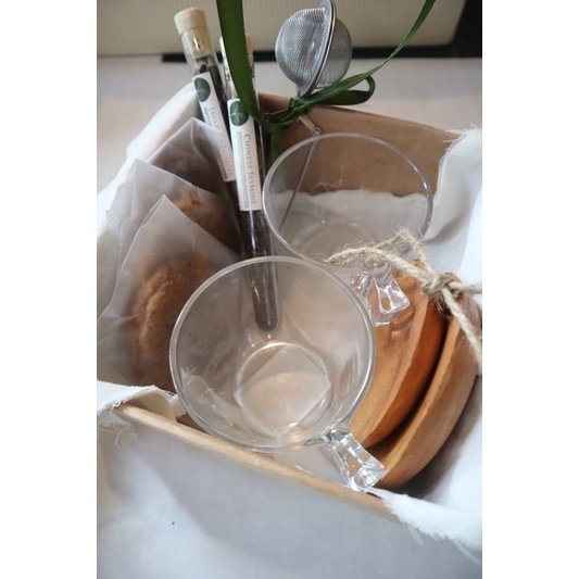

HAMPERS UNIK TEA KIT | GIFT SET MAKANAN | PARCEL TEH CANGKIR COOKIES | IDUL-FITRI LEBARAN RAMADAN NATAL XMAS IMLEK CNY ULTAH BIRTHDAY ANNIV VALENTINE HARI-IBU/GURU WEDDING NIKAH CORPORATE FAREWELL HOUSEWARM SOUVENIR BINGKISAN HADIAH KADO PASANGAN TEMAN