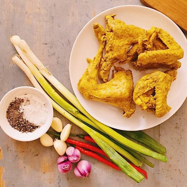 

Ayam goreng bumbu kuning