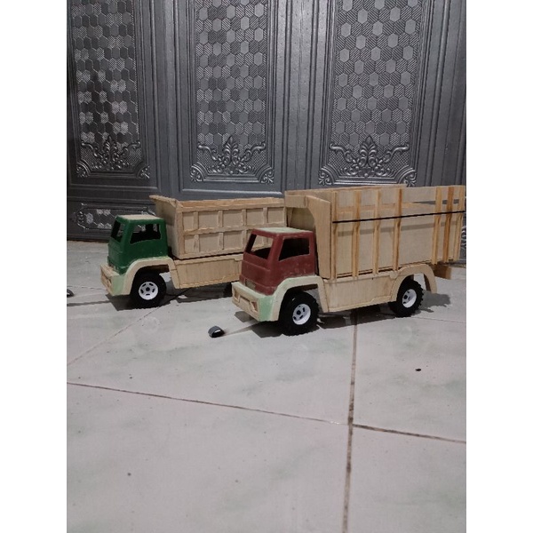 Miniatur Truk Plastik Mentahan Termurah