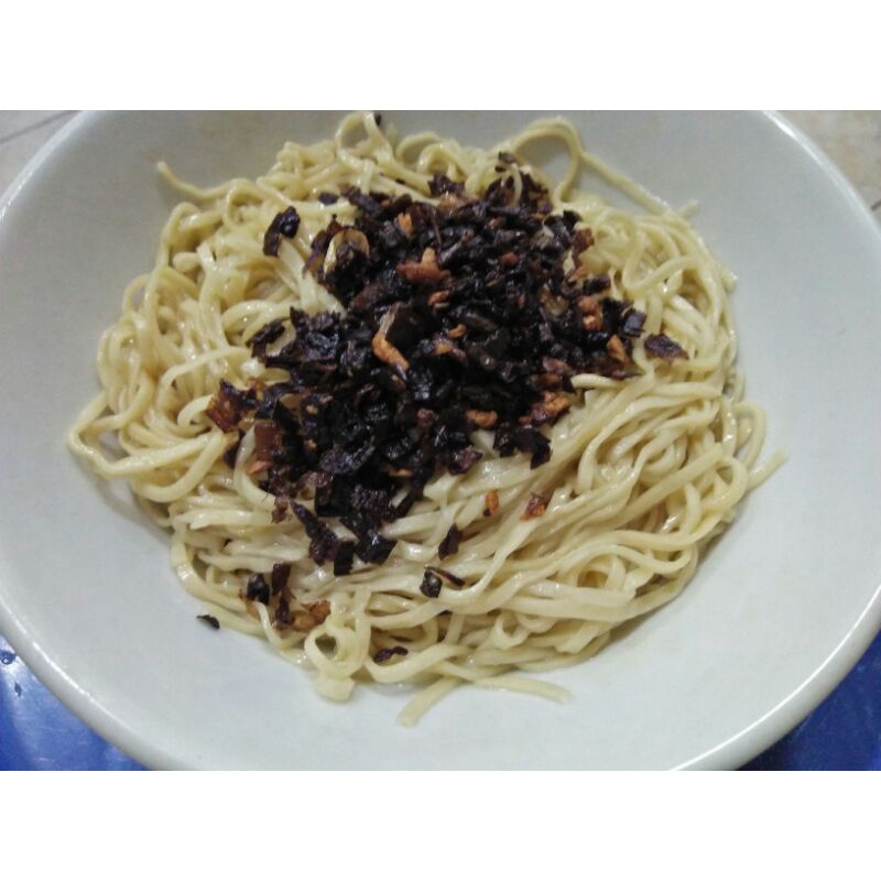 

Mie Yamien Bawang Hitam Khas Ko Ari Sukabumi