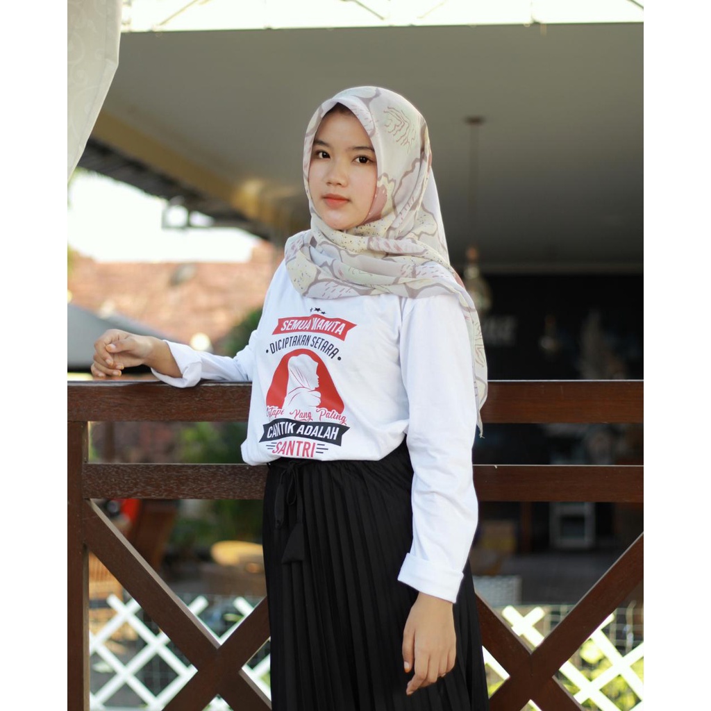Kaos Santri Semua Wanita DIciptakan Setara Kaos Santri Keren Kaos Santri Murah Kaos Santri Salafy