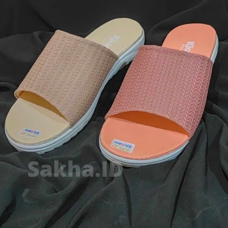 SANDAL RAJUT TERLARIS KICKERS SLOP WANITA