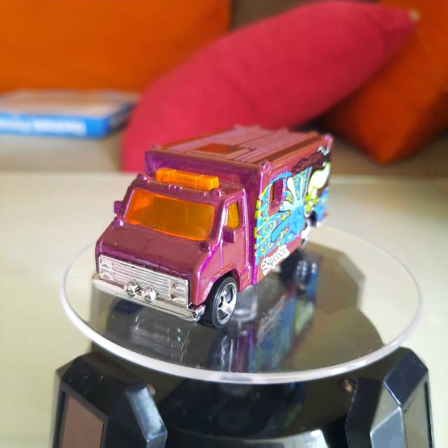Hot Wheels Ambulance Street Art Series LOOSE Mulus