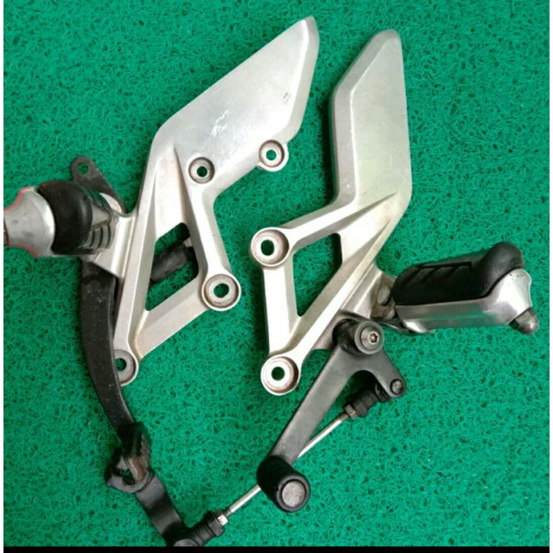 Footstep depan CBR 250 R Thailand ORI Original Step CBR 250