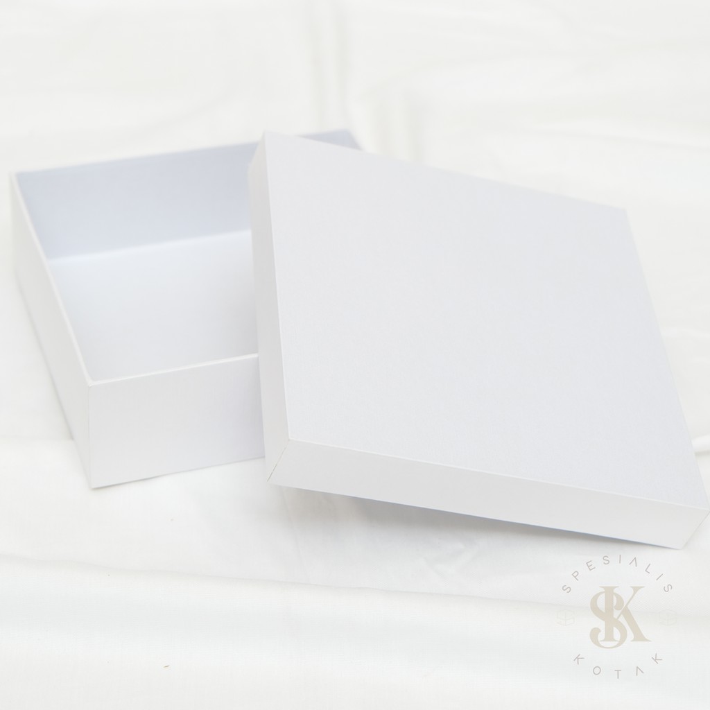 

SURABAYA. Gift Box / Box Hampers / Kotak Kado . HARDBOX 15 15 7 (KS)