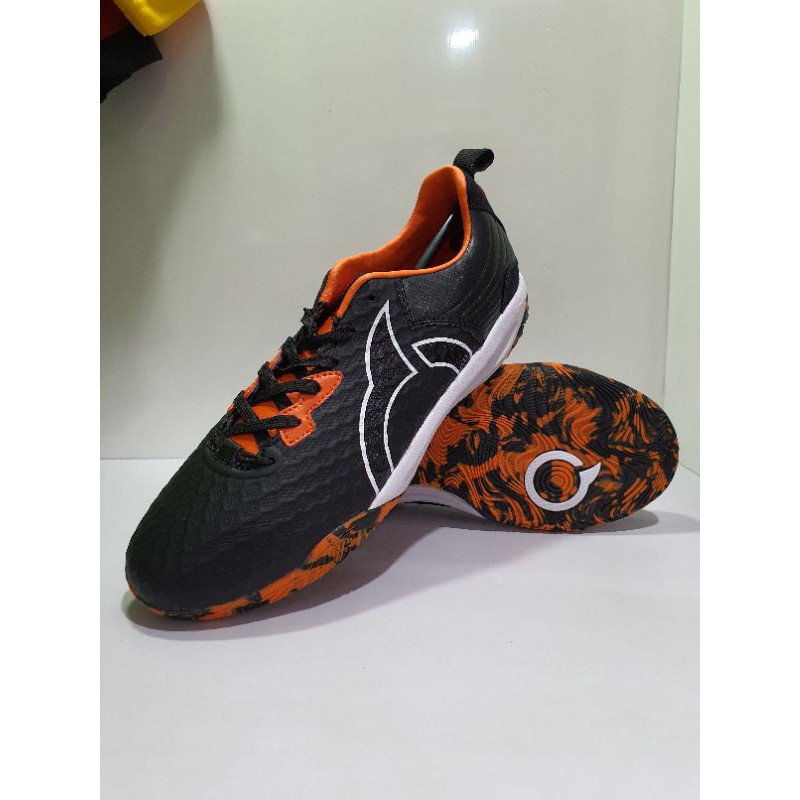 sepatu futsal ortus jogosala venom black ortrange
