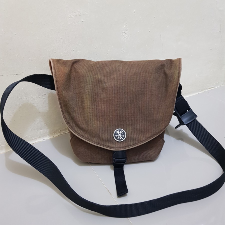 crumpler quarfie sling bag second ori 250