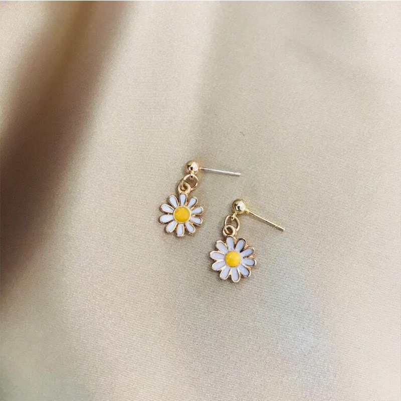 Korea Fashion Little Daisy Earrings Alloy Flower Stud Earrings Manis Wanita Perhiasan Aksesoris