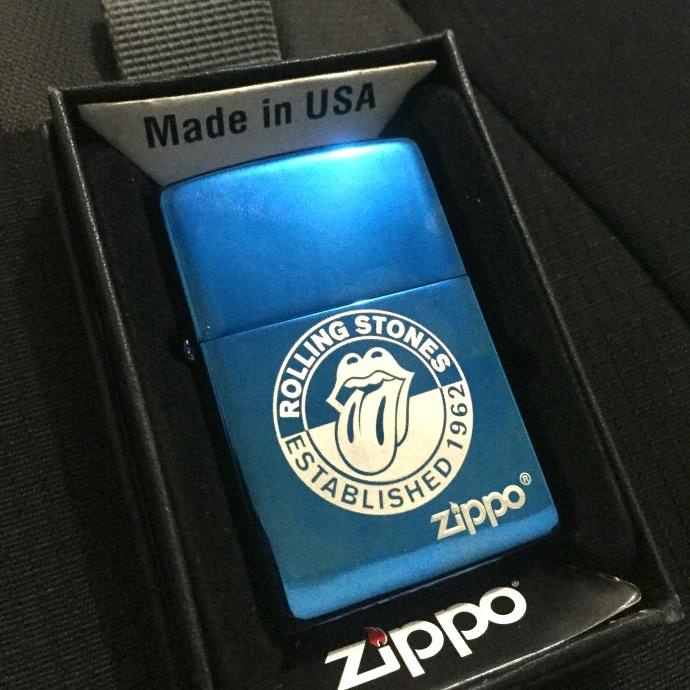 korek Zippo blue ice rolling stones