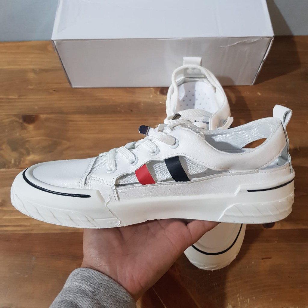 Sepatu Sneakers  Sederhana Wanita 008890