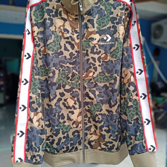 converse camo jacket