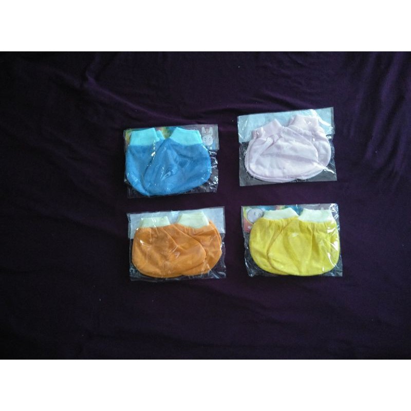 SARUNG TANGAN DAN KAKI BAYI BARU LAHIR