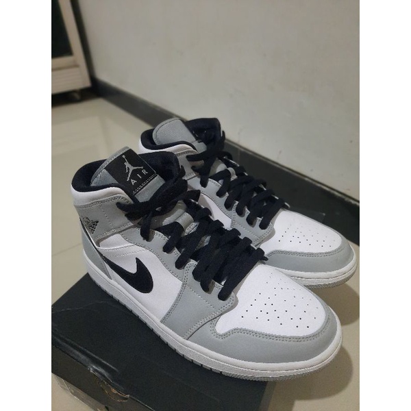 Jordan 1 Mid Light Smoke Grey