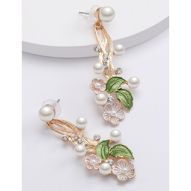 LRC Anting tusuk Fashion Alloy Diamond And Pearl Flower Earrings