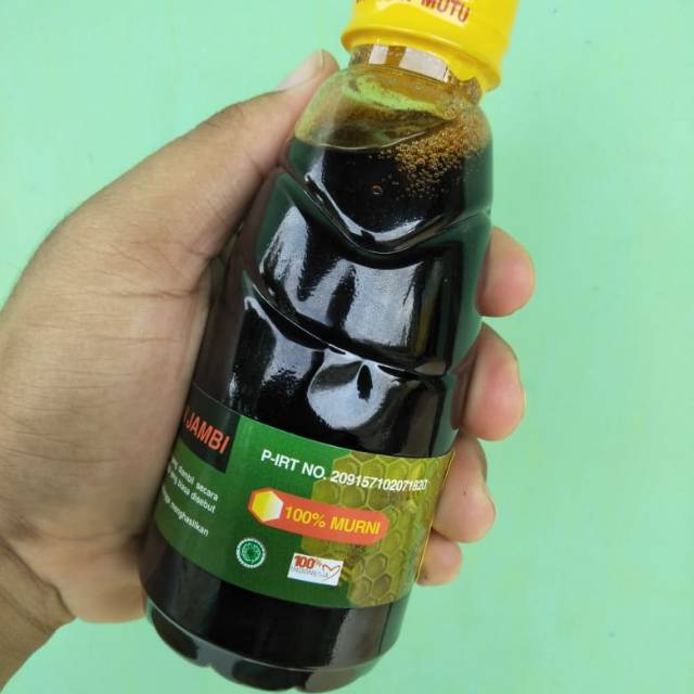 

madu asli jambi di panen dari hutan di jambi. tanpa campuran