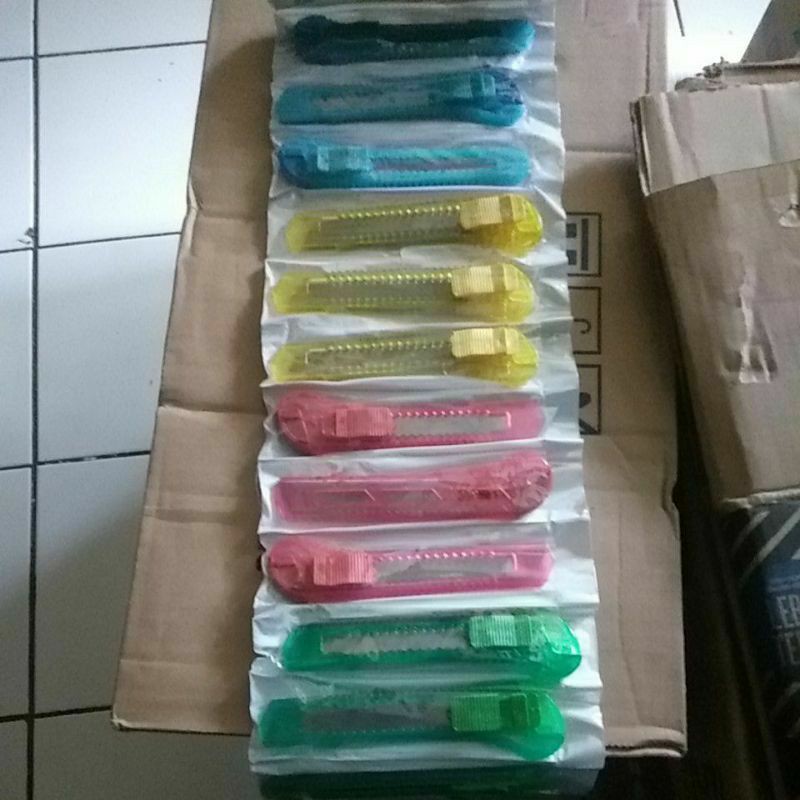 CUTTER BESAR WARNA WARNI isi 12pcs 1rentheng