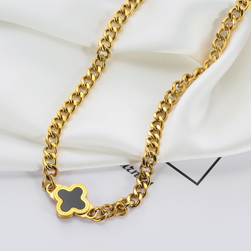 Kalung lucky clover tebal titanium anti karat korean style model terbaru - ercassia