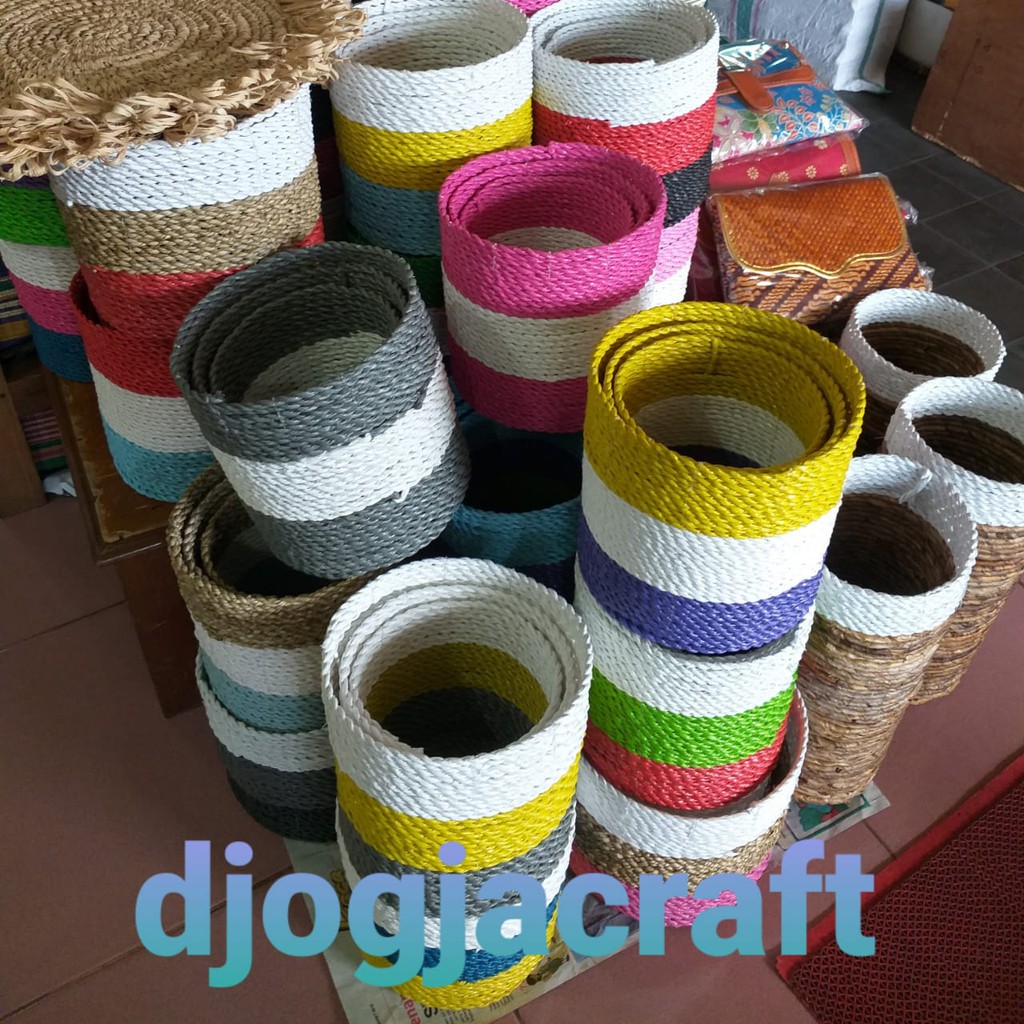 Pot Tanaman Hias Anyam Pandan Kekinian