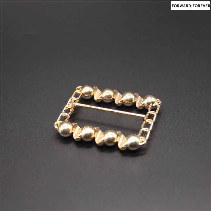 Bros Pin Bentuk Kotak Bahan alloy Hias Mutiara Untuk Aksesoris scarf Wanita M40268