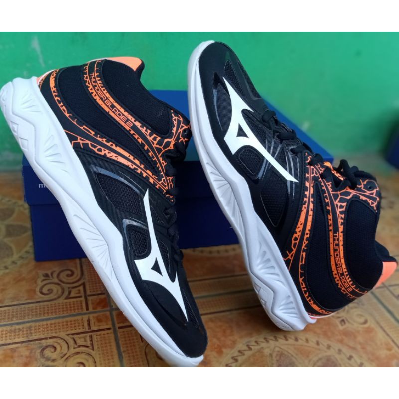 Sepatu Volly Mizuno Thunder Blade 2 Mid-Black/white/orange