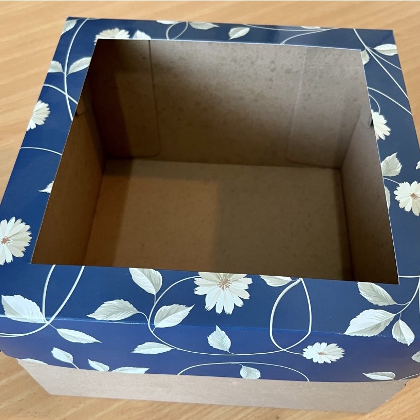 

(5 pcs) kardus hampers kue brownies dus motif leaf silver jendela mika box packaging kotak ukuran 25x25x16 cm