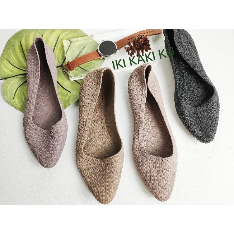 SEPATU WEDGES FLAT SHOES PEREMPUAN WANITA REMAJA DEWASA BAHAN KARET FULL SEPATU KERJA SEKOLAH MAGANG KARIS 568-2