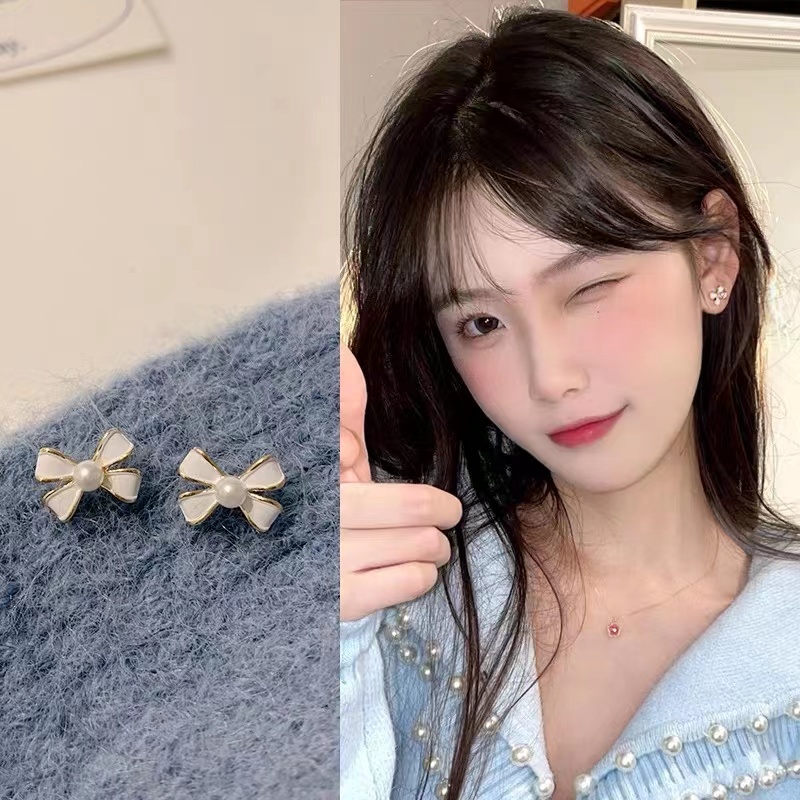 Anting Tusuk Gantung Temperament Desain Pita Mini Gaya Simple Untuk Wanita