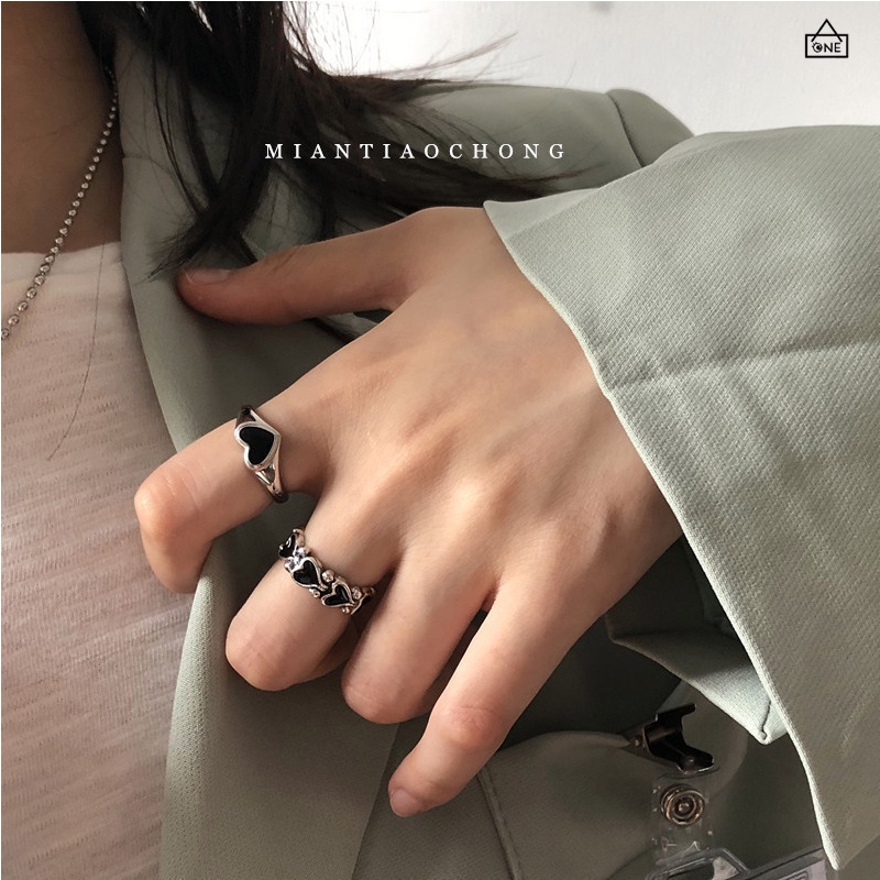 COD❤️Korea love cinta Ins Baru Hip-Hop Hitam Cinta Retro Cincin Gadis Kepribadian Cincin Sederhana-A.one