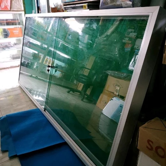 

Papan Kaca Mading Soft Board 120 x 180 Cm