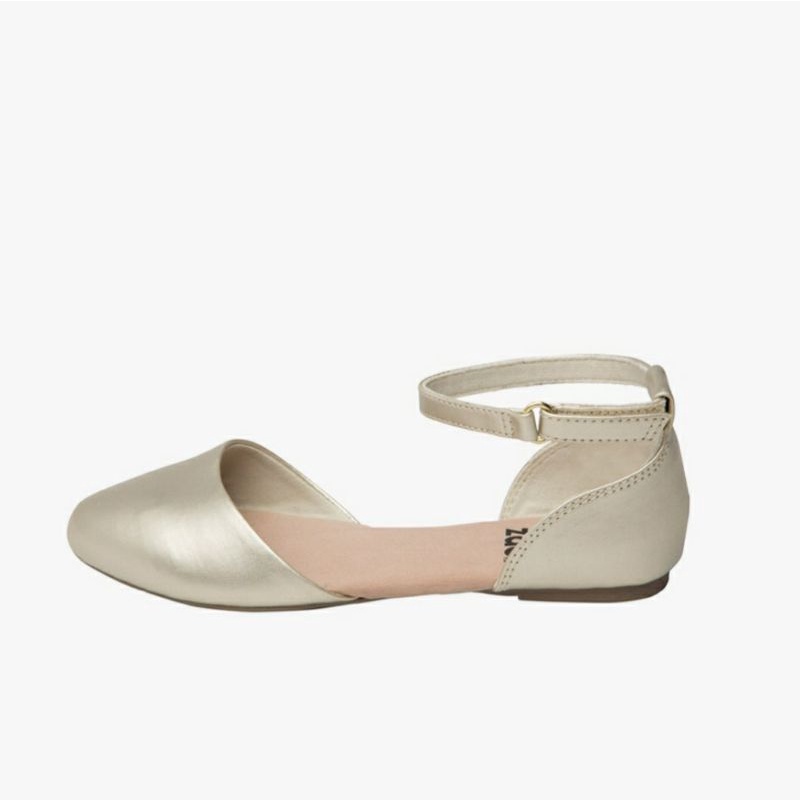 Zoe and Zac Chaca Flat Gold