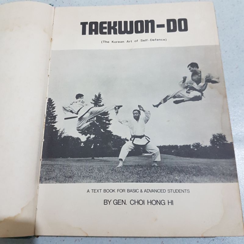 Jarang buku legendaris Taekwondo Gen Choi Hong Hi cetakan 1975