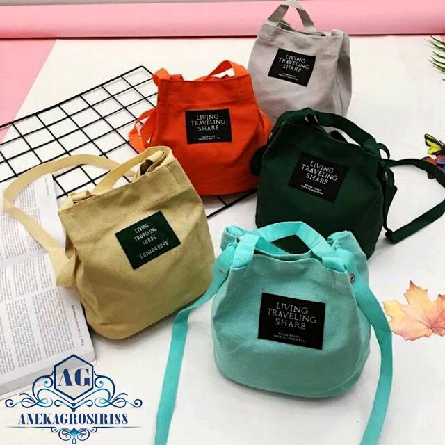 Tas travel living traveling share bag selempang wanita