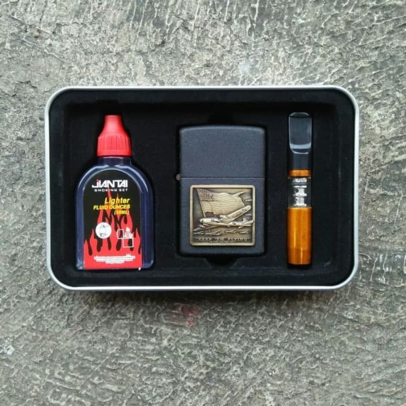 Korek Api Lighter 1 set Minyak + Pipa Rokok Motif Timbul