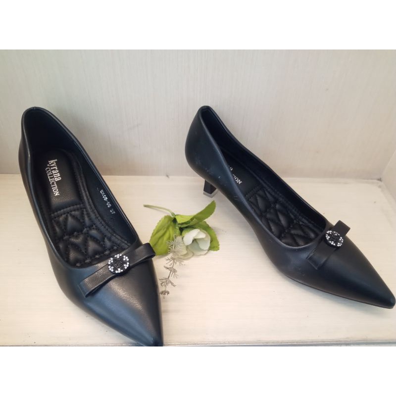 Sepatu wanita kyrana hitam