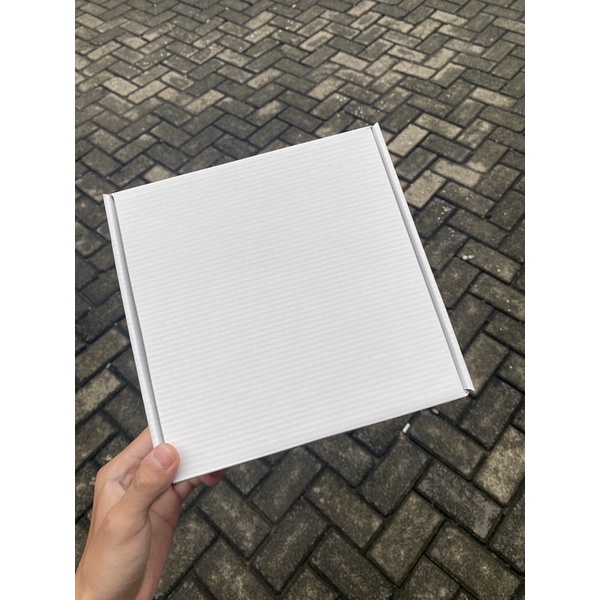 

LIMITED!! WHITE BOX 20x20x6 EARLOCK! pas untuk hampers, gift, kado, dsb.