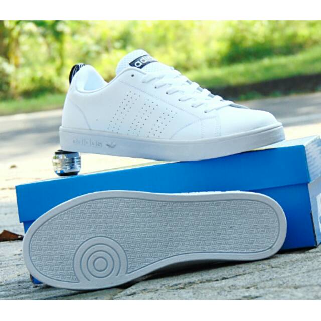 sneaker adidas putih