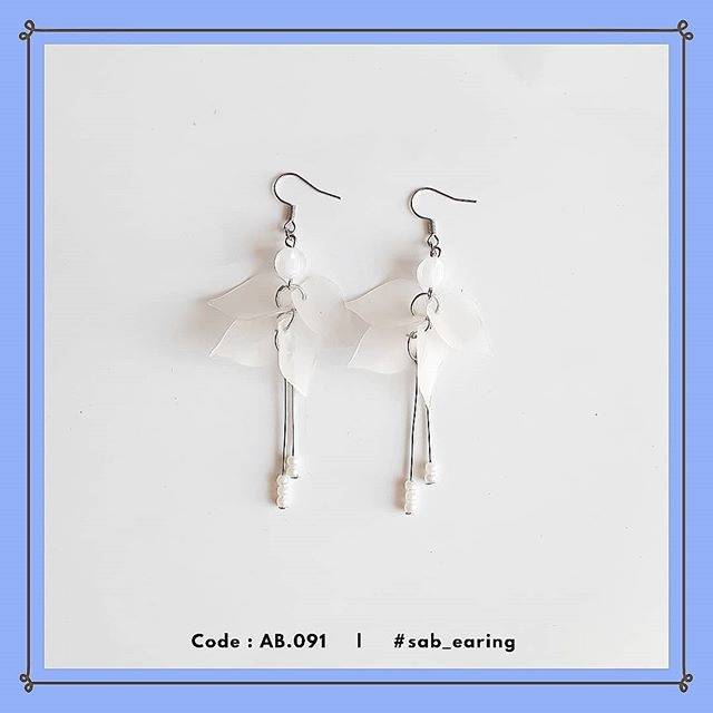 Anting Putik Putih Dop AB.091