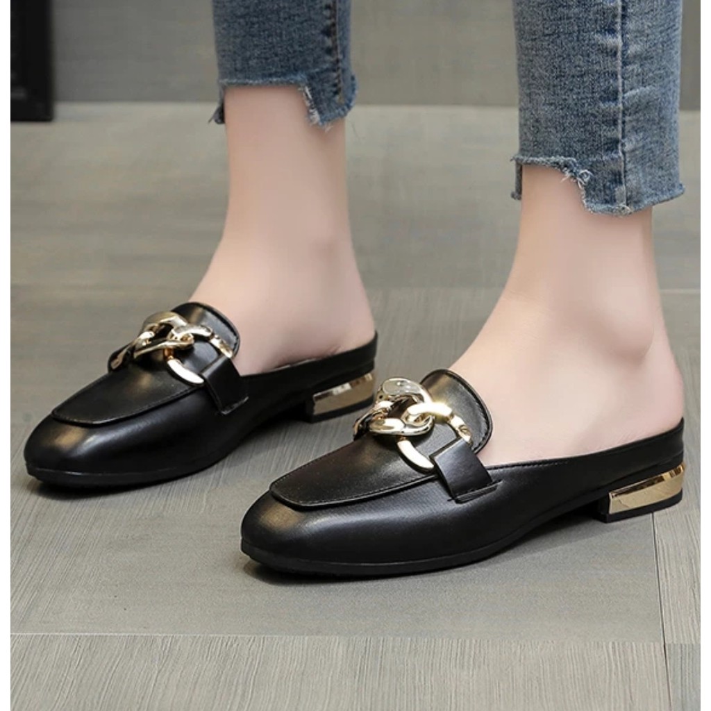 Sepatu Slip On Wanita 006790 Retro Chain Leather Slip On