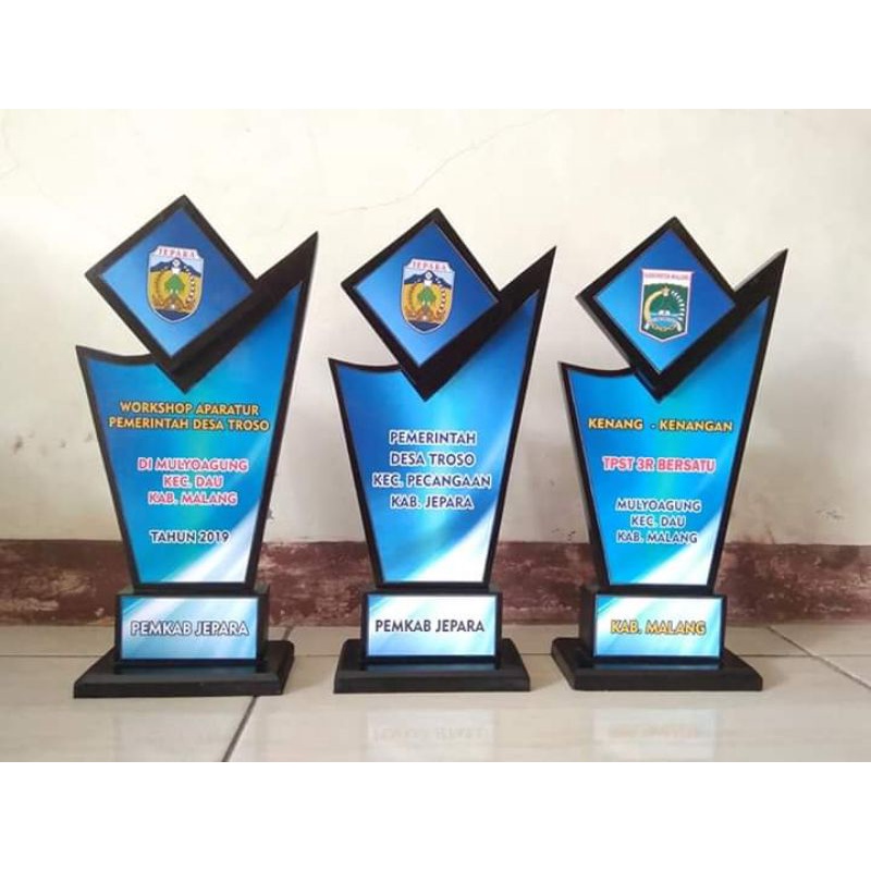 Plakat Kayu dan kenang kenangan