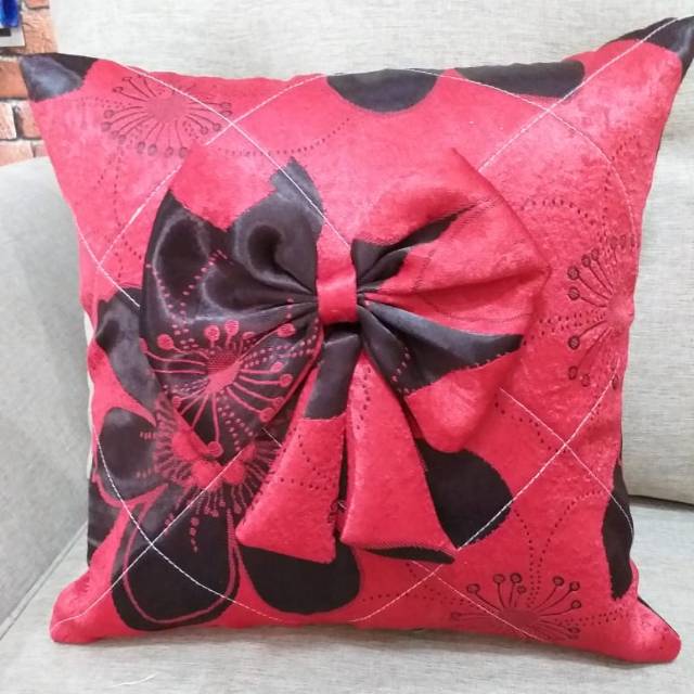 Bantal SOFA VITA FLOGING MERAH HITAM