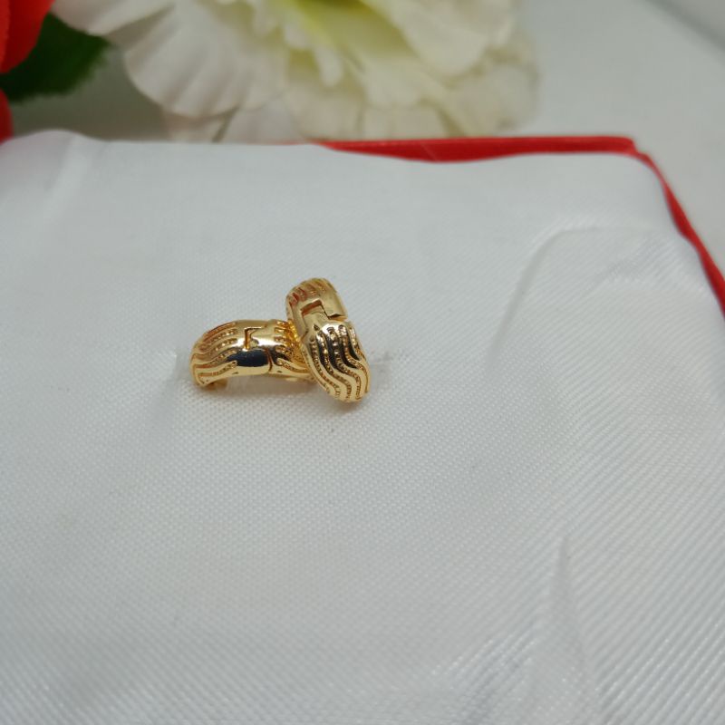 anting wanita dewasa motif tringgiling, anting titanium asli anti luntur anti karat,anting perhiasan fashion wanita import,perhiasan mirip mas asli, perhiasan berlapis emas 24 k