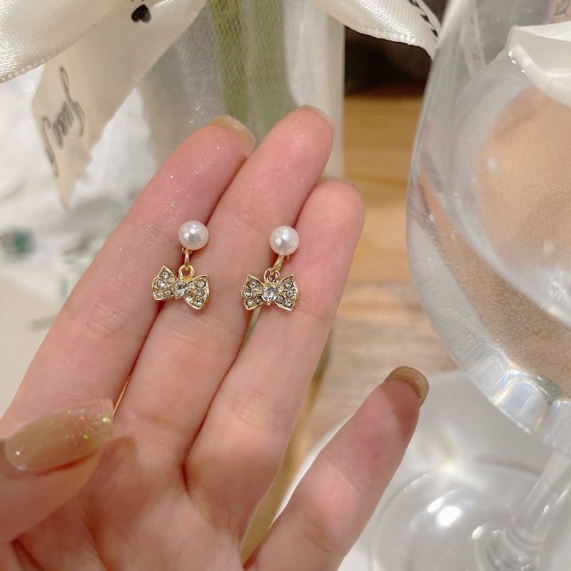 Anting Tusuk Model Mutiara Untuk Wanita