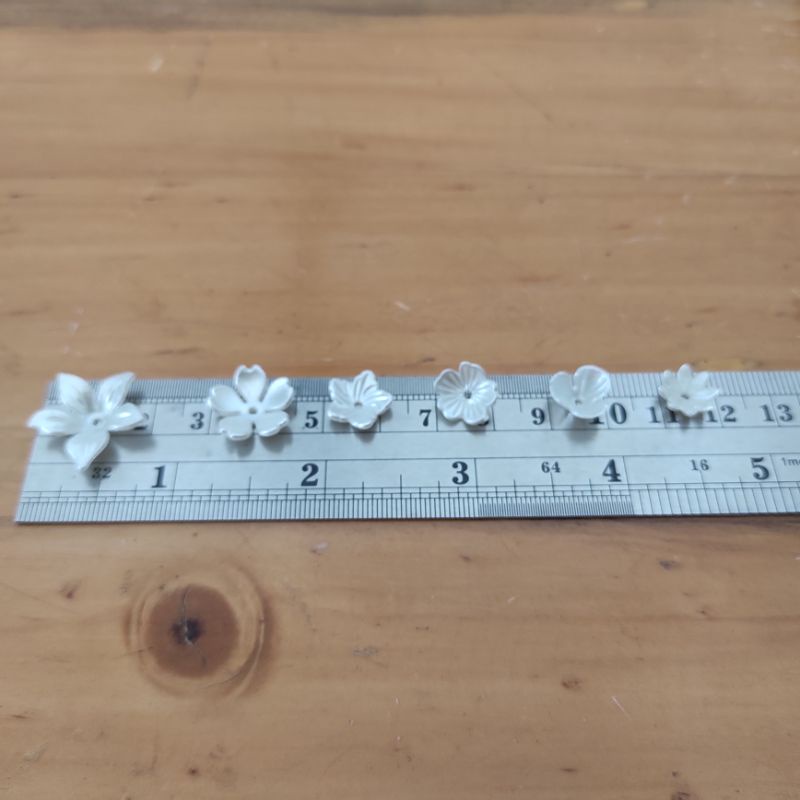 45pcs - 190pcs kelopak bunga mutiara mini bw