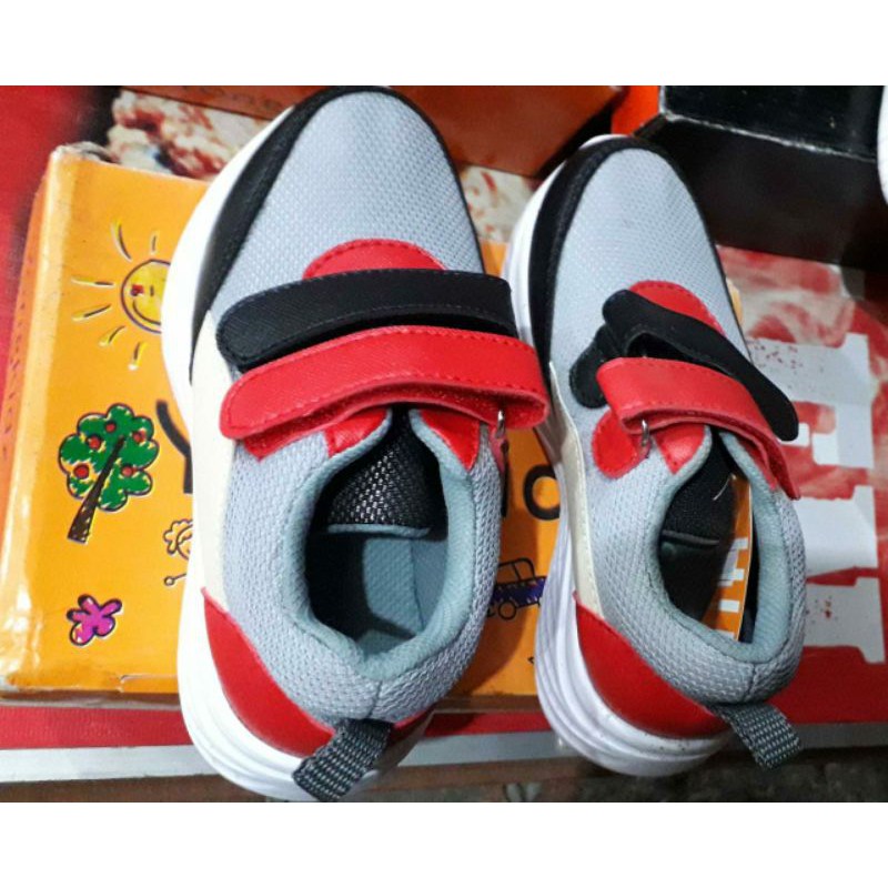 SEPATU SNEAKER ANAK YONGKIDZ