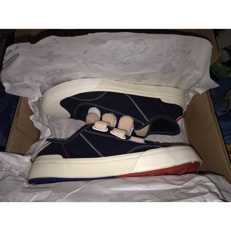 Sepatu SAGE x Hansaplast