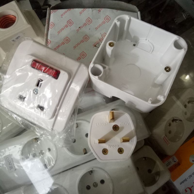 Stop Kontak Ac Broco