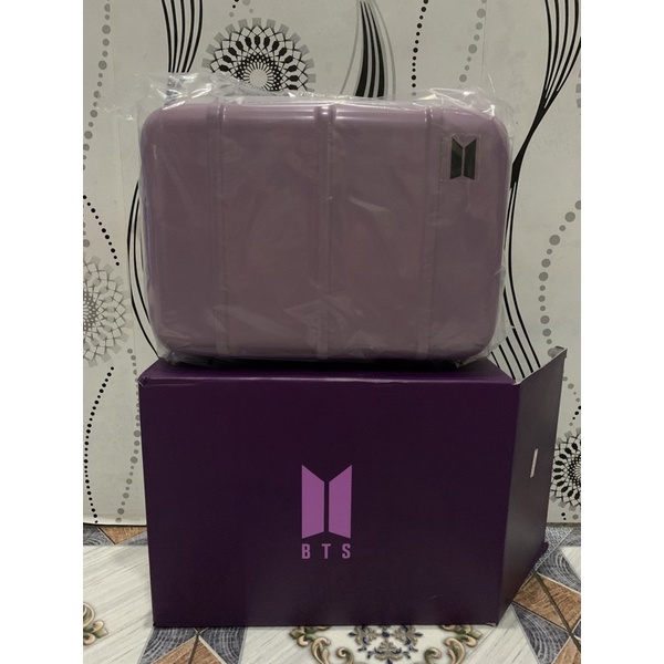 merch box 5 BTS sharing mini luggage with box