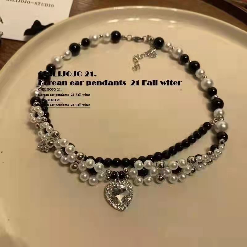 Kalung Multilayer Aksen Berlian Bentuk Hati