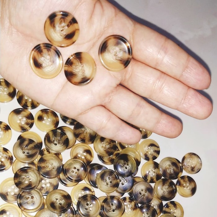 kancing baju gepeng 25mm 100 - Kancing Baju Corak - Kancing Baju Lubang 4 Corak - Kancing Baju Besar