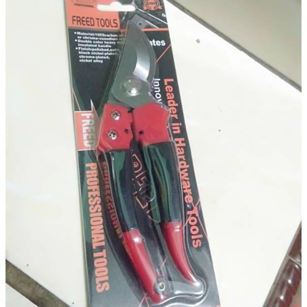 

BUKU & ALAT TULIS PERLENGKAPAN SEKOLAH & KANTOR GUNTING DAHAN GUNTING